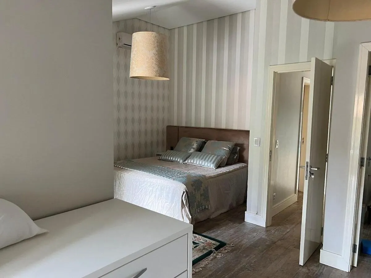 Casa pé na areia em praia paradisíaca Balneário Camboriú