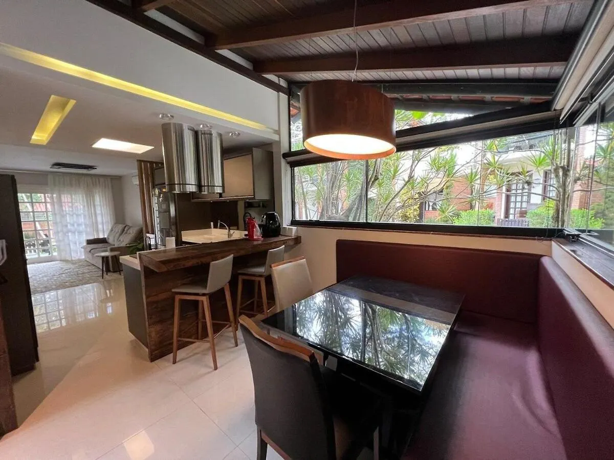 Casa pé na areia em praia paradisíaca Balneário Camboriú