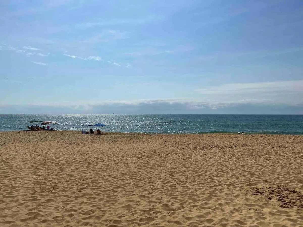 Casa pé na areia em praia paradisíaca Balneário Camboriú Brasil