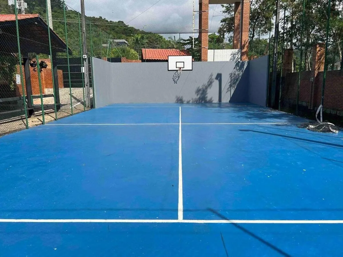 Casa pé na areia em praia paradisíaca Balneário Camboriú